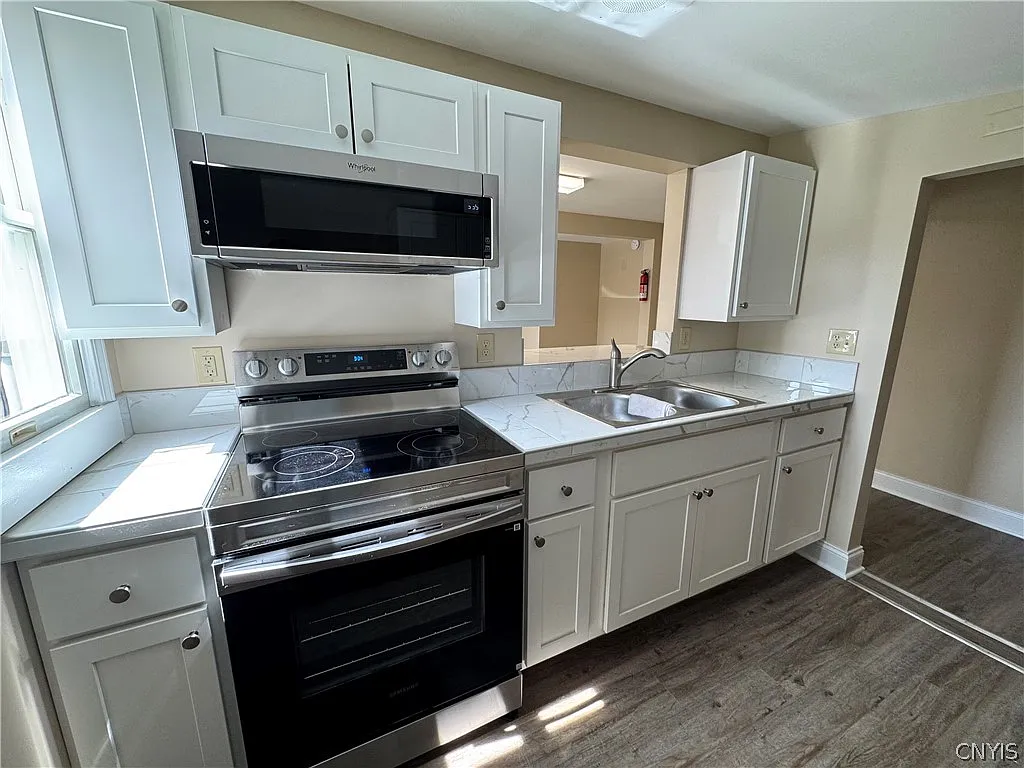 2 bed, 1.0 bath, 1200 sqft, $1,600 — Photo 3