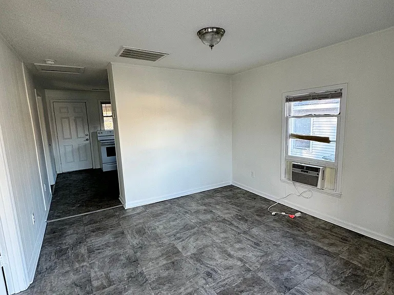 609 N Logan St — Photo 5