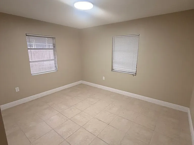 1315 W Avon Blvd — Photo 6