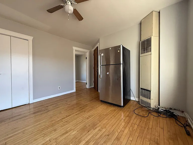 817 W 34th Place — Photo 12
