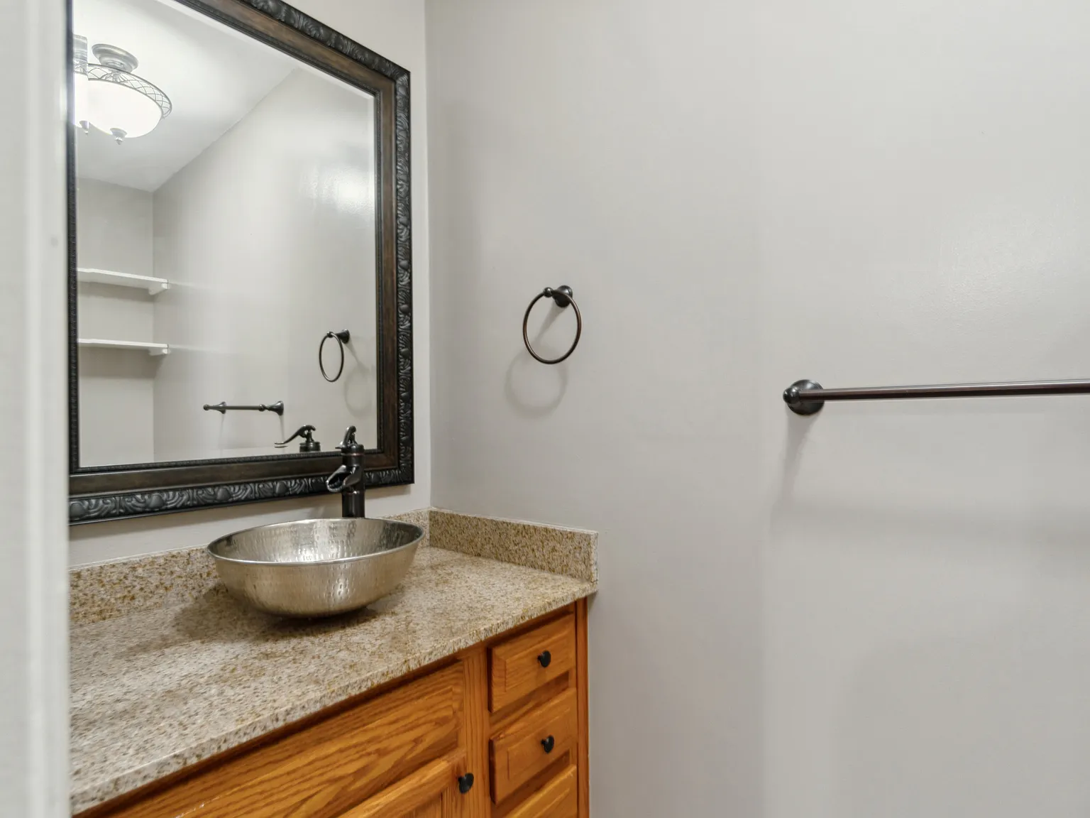 3 bed, 1.5 bath, 1200 sqft, $2,000 — Photo 4
