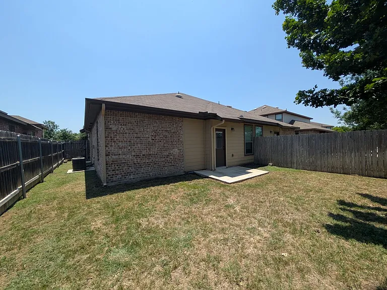 660 Creekside Cir — Photo 33