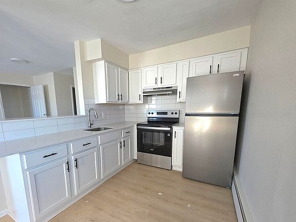 2nd image of 2300 Hamilton Ave #2304H11