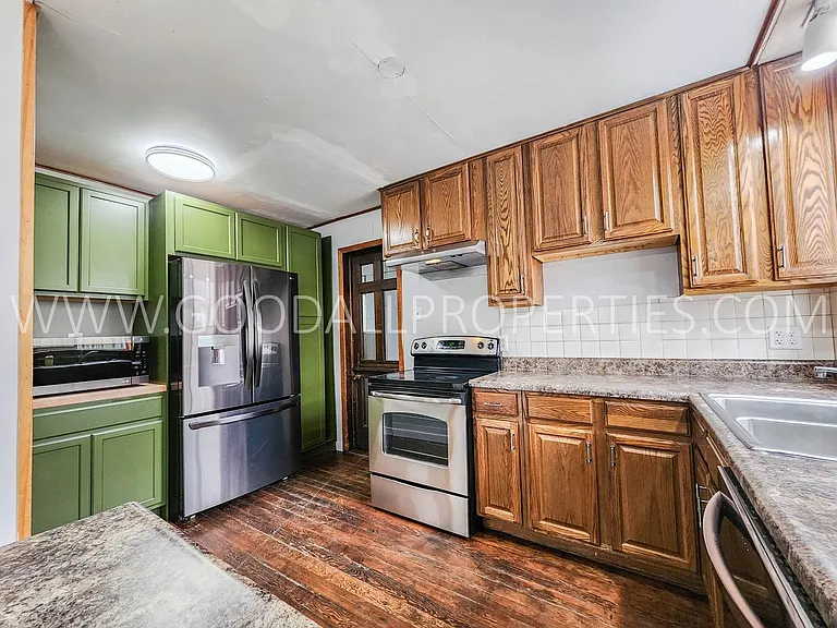106 E Bell Ave — Photo 3