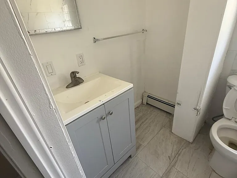 26 Champlain Ave — Photo 9