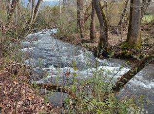 15 N Meadow Dr, Hayesville, NC 28904