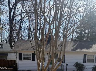 81 Outer Dr, Oak Ridge, TN 37830