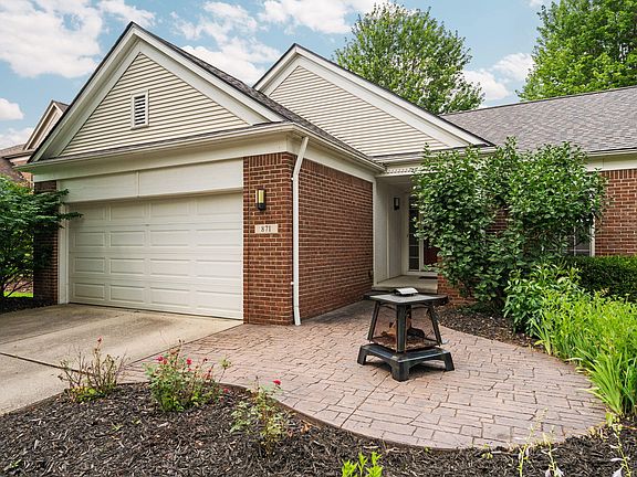 3rd image of 871 Hidden Creek Dr