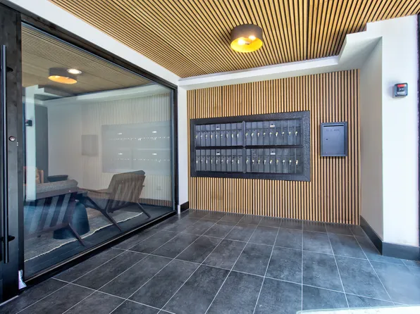 9396 Landings Ln Unit 204, Des Plaines, IL 60016