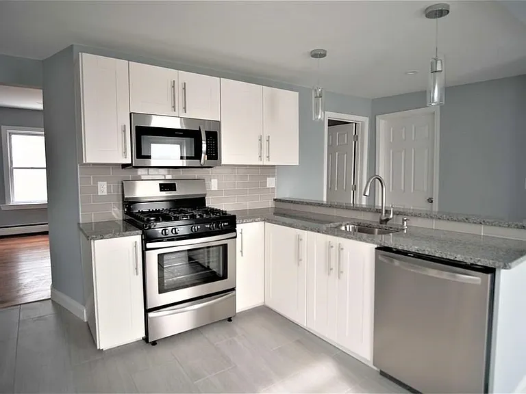 211 Jefferson Ave #3 — Photo 2