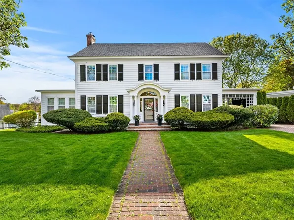 57 Garden Rd, Lowell, MA 01852