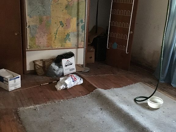 4th image of 7701 Smalley Ave