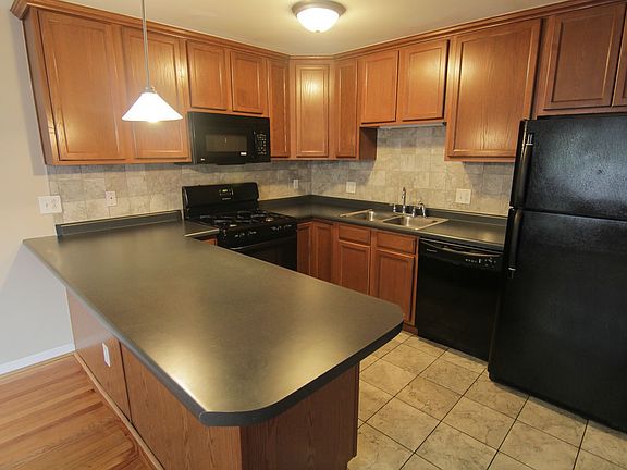 3rd image of 3508-3510 Russell Blvd #9