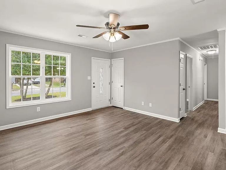 426 Longleaf Dr — Photo 13