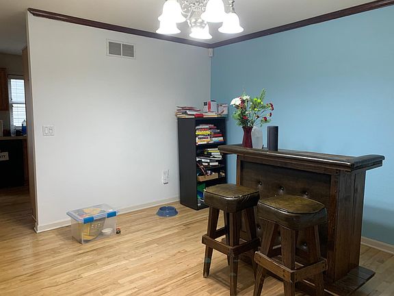 Den / Bar area