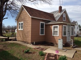 1002 Pine St, Evansville, IL 62242