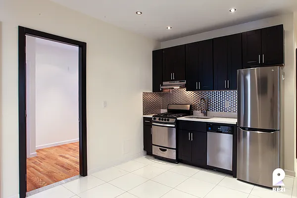 Rented by REZI | media 15