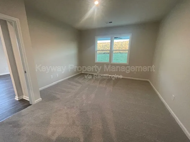 810 Manitou Cir — Photo 8