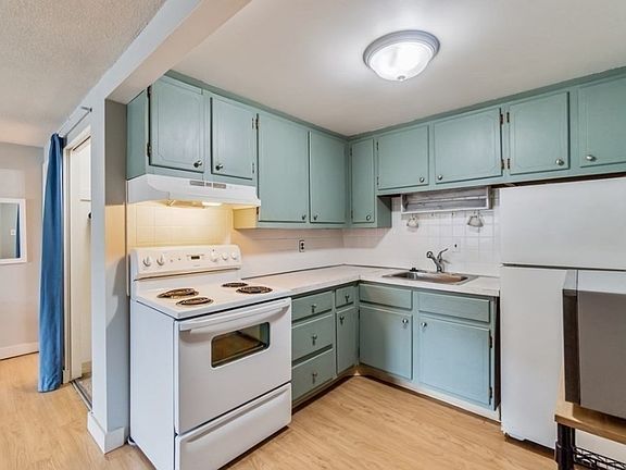 4th image of 6 Old Colony Ln APT 3