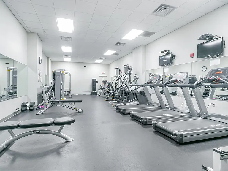 309 W Washington Ave #401 — Photo 41
