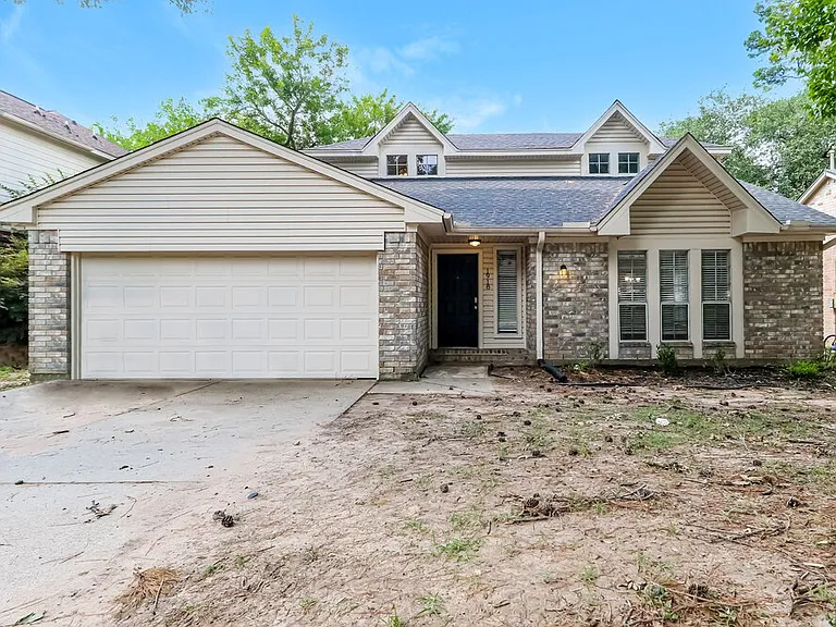1918 Hunnington Dr — Photo 1