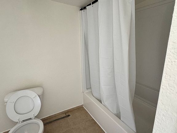3rd image of 10919 Evans St