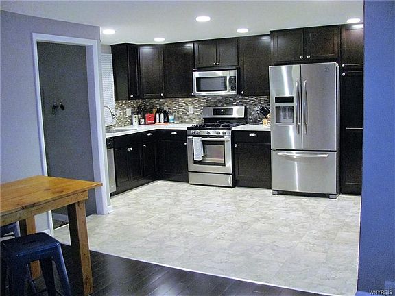 4th image of 225 Bannard Ave