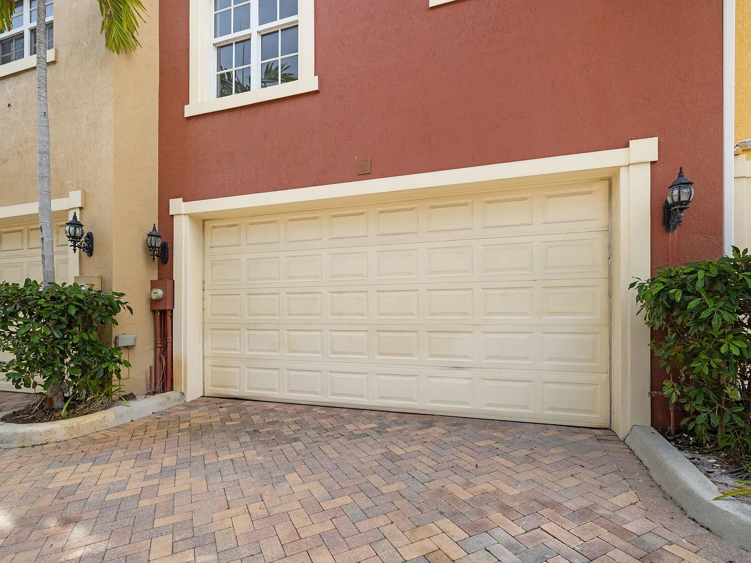 3 bed, 3.5 bath, 1727 sqft, $3,300 — Photo 2