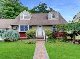 1685 Baker Ave, Merrick, NY 11566