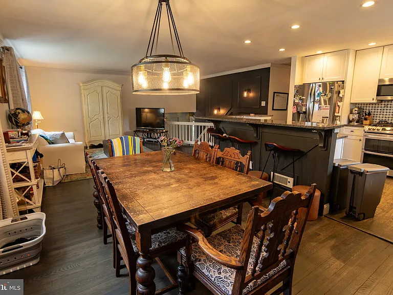 605 Kensington Ave — Photo 8