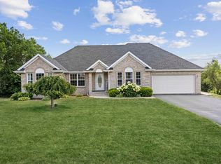 6631 Tipperary Trl, Roscoe, IL 61073