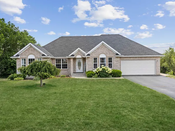 6631 Tipperary Trl, Roscoe, IL 61073