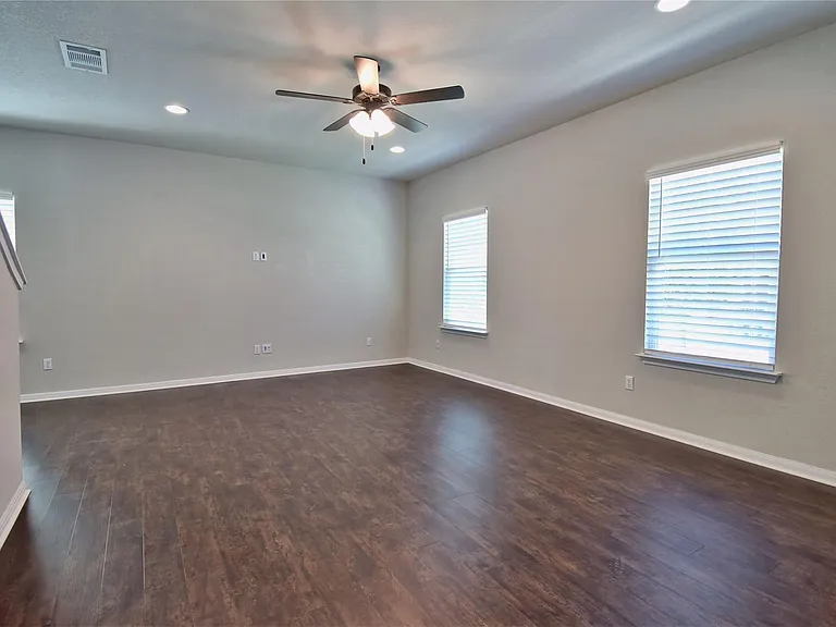 317 Clearlake Dr — Photo 6