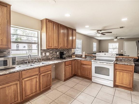 5th image of 815 W Ball St