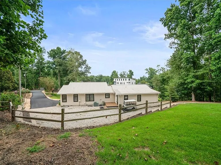 6340 Reives Rd — Photo 28