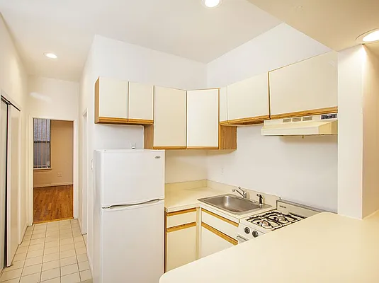 Rented by Keller Williams NYC | media 20