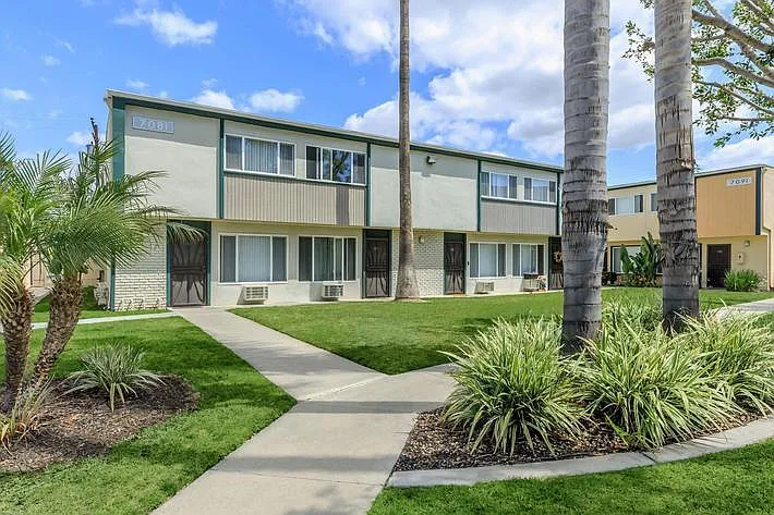 Villa Pacific Townhomes — Photo 27
