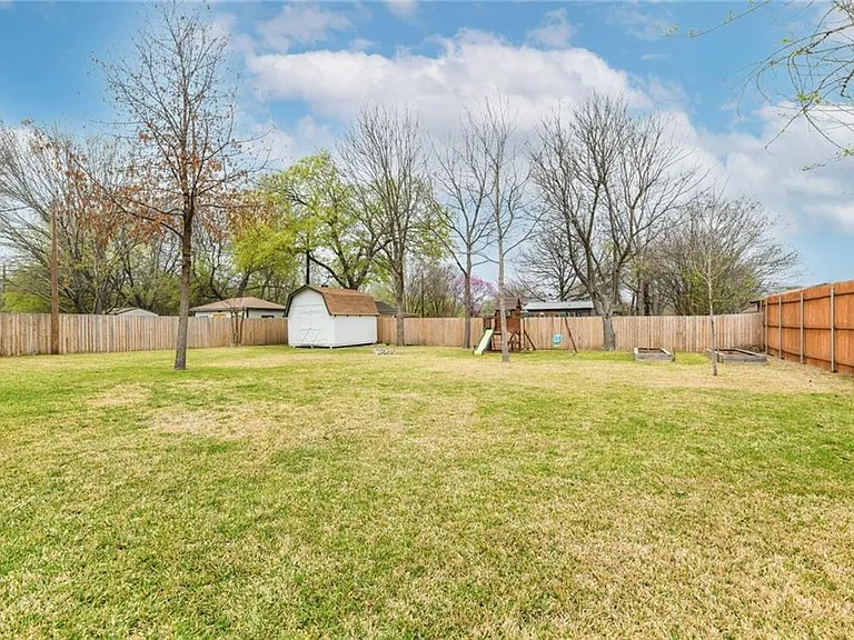 13313 Effingham St — Photo 26