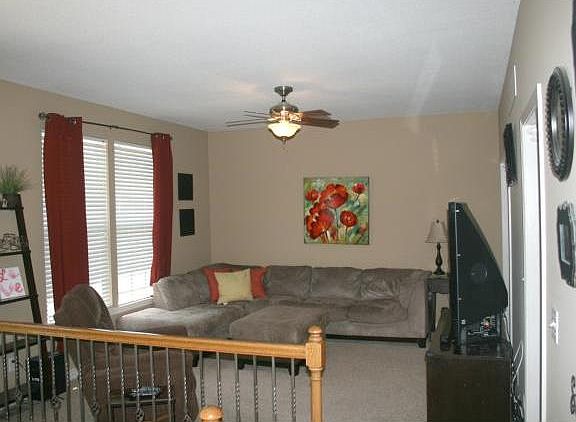 3rd image of 1002 NW Scenic Dr