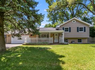 27W153 96th Ct, Naperville, IL 60565