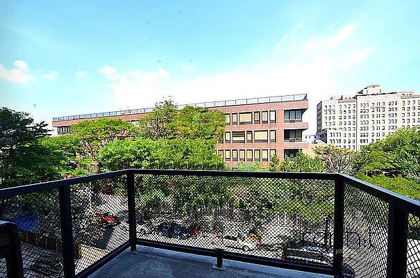1st image of 562 Park Pl #4L