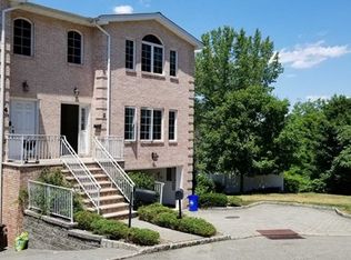 2 Kathleen Ct #2, Ridgefield, NJ 07657