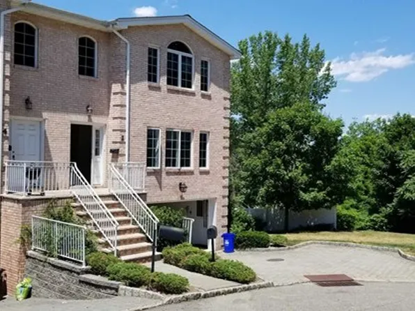 2 Kathleen Ct #2, Ridgefield, NJ 07657