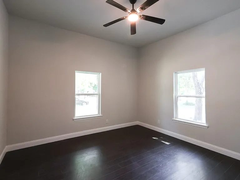 2303 Walworth St — Photo 17