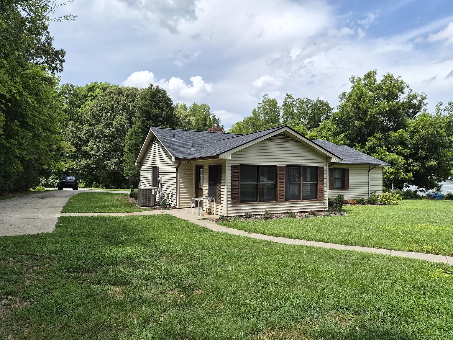 2 bed, 2.5 bath, 1250 sqft, $2,400 — Photo 2
