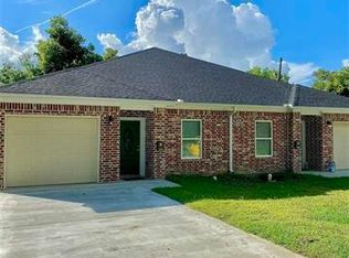 6234 Willis St #A, Groves, TX 77619