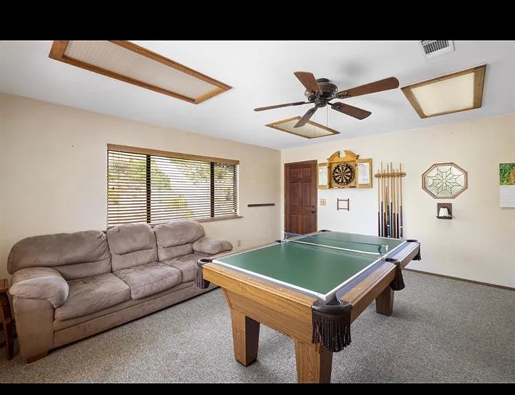 10894 Charing Cross Rd — Photo 10