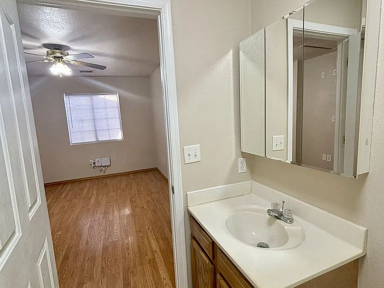 59 N Alta Ave — Photo 22