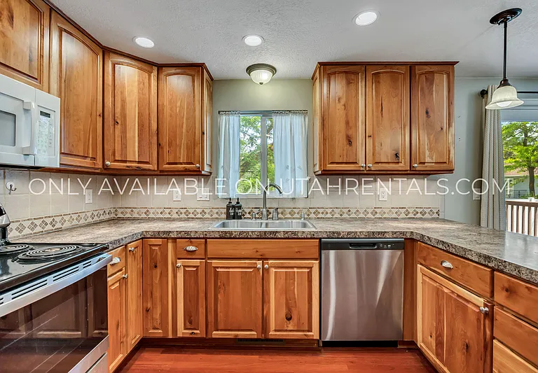 485 E 1150 N #4 — Photo 6