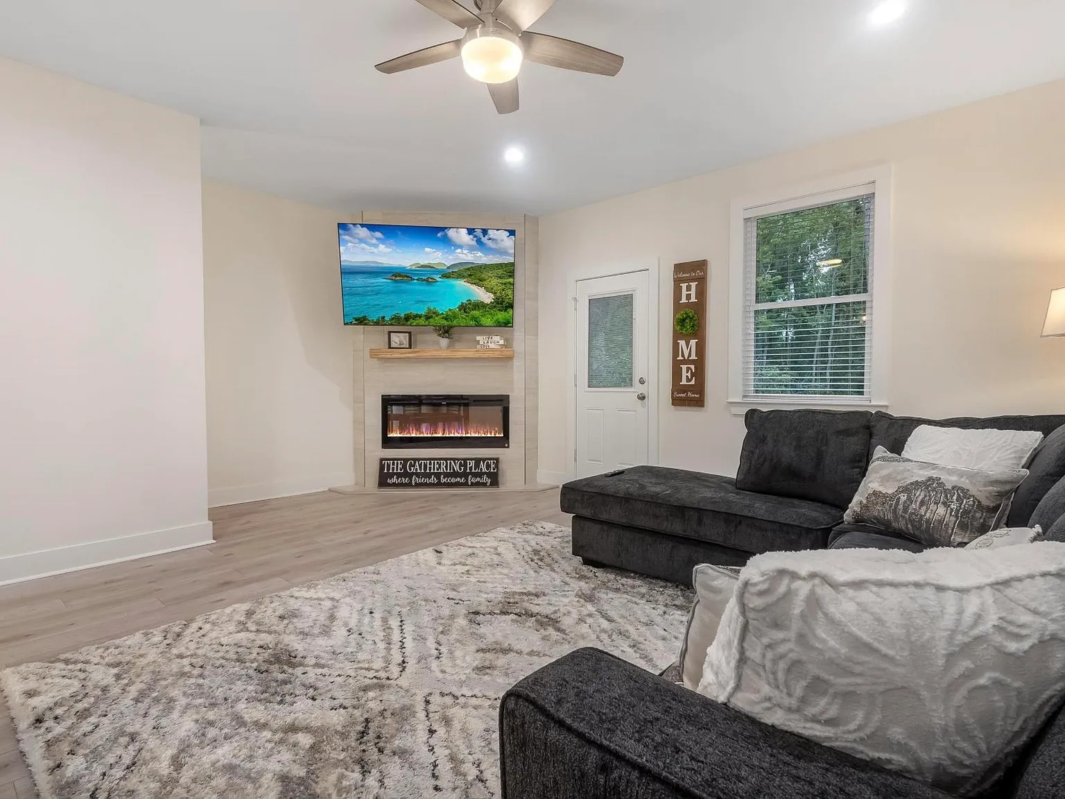 3 bed, 3.5 bath, 1826 sqft, $2,500 — Photo 4